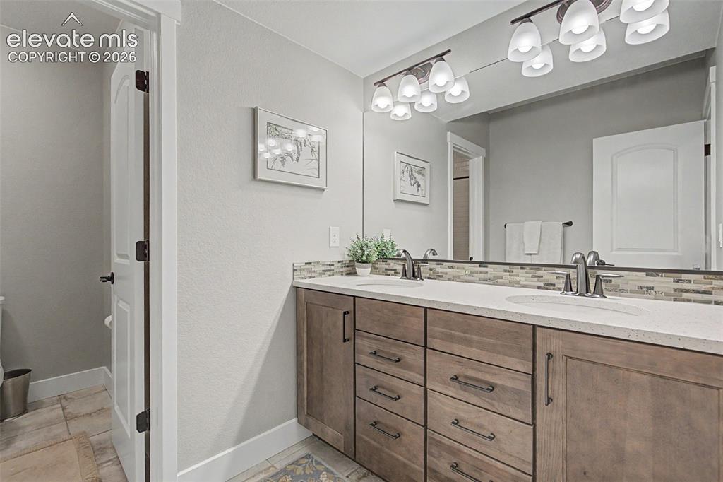 Image 36 of 41: Bathroom