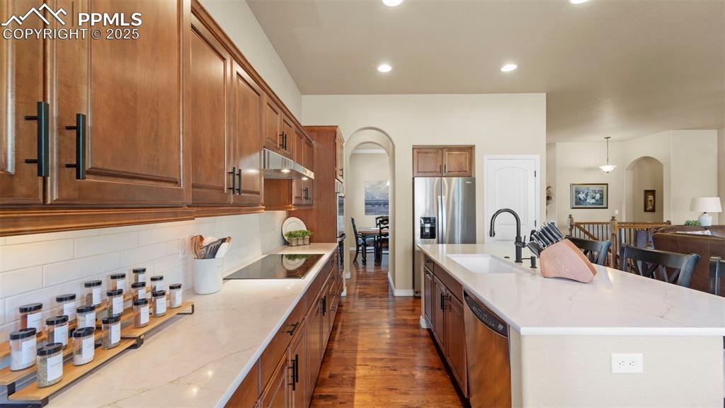 Image 19 of 48: Open kitchen layout that makes hosting look easy.