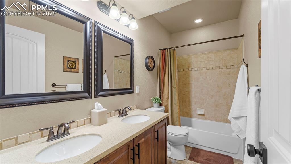 Image 31 of 48: Bathroom with spa-worthy soaking tub for all your stress-melting needs.