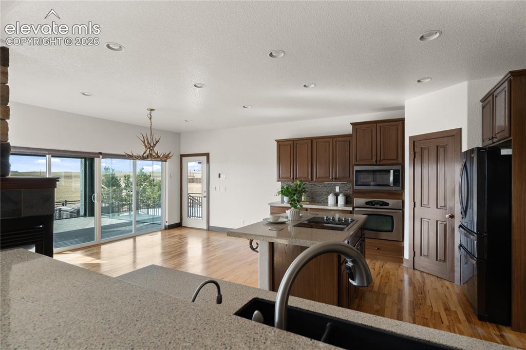 Image 19 of 40: This kitchen needs nothing- slow close cabinetry and more.