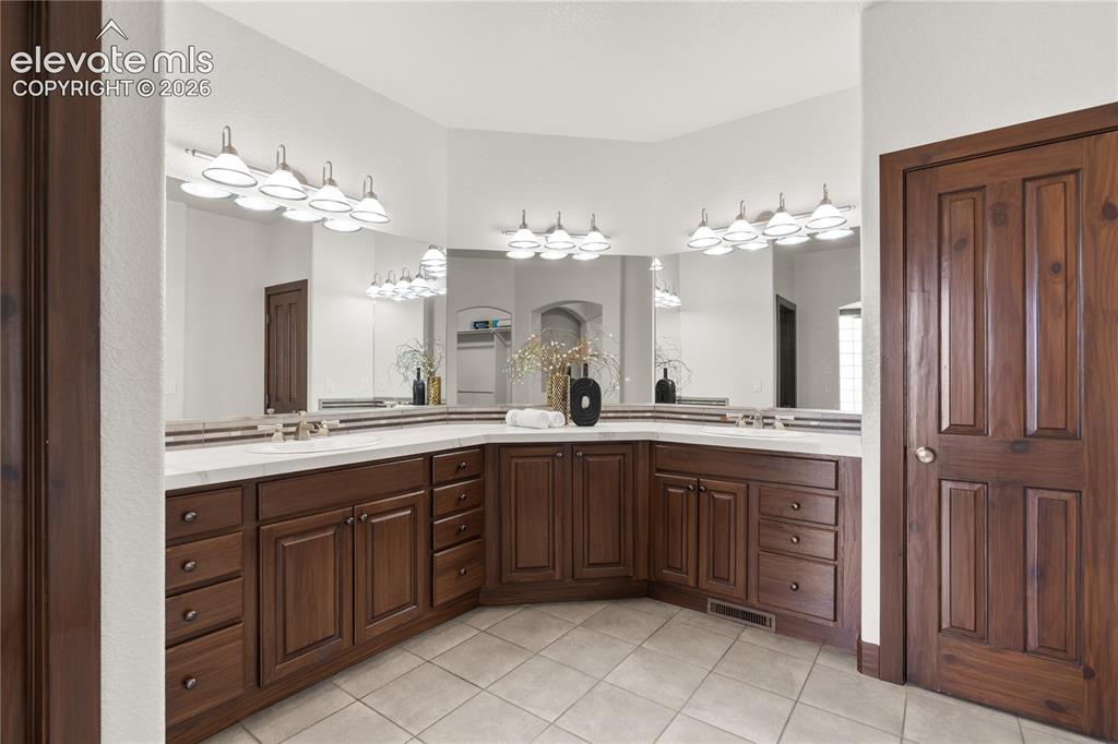Image 23 of 40: The spa like bathroom is HUGE, BEAUTIFUL, and BRIGHT