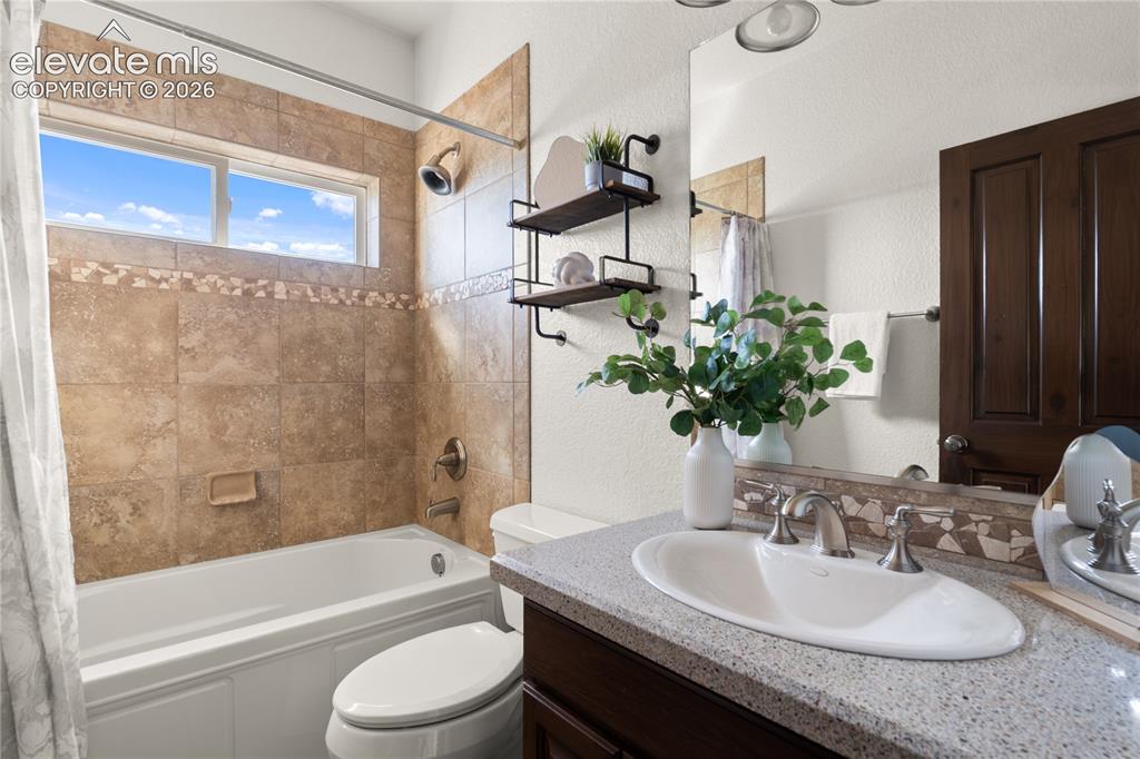 Image 27 of 40: Upper level full bathroom.
