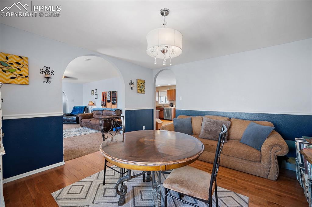 Image 6 of 45: Dining Area