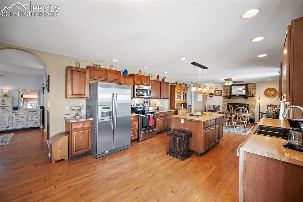 Image 8 of 45: Kitchen