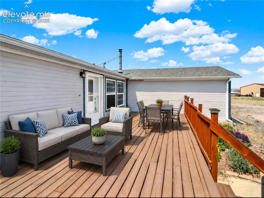 Image 13 of 37: Deck