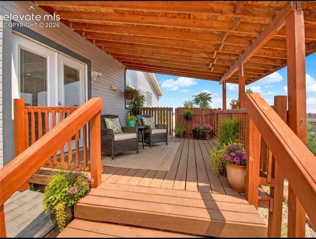 Image 15 of 37: Deck