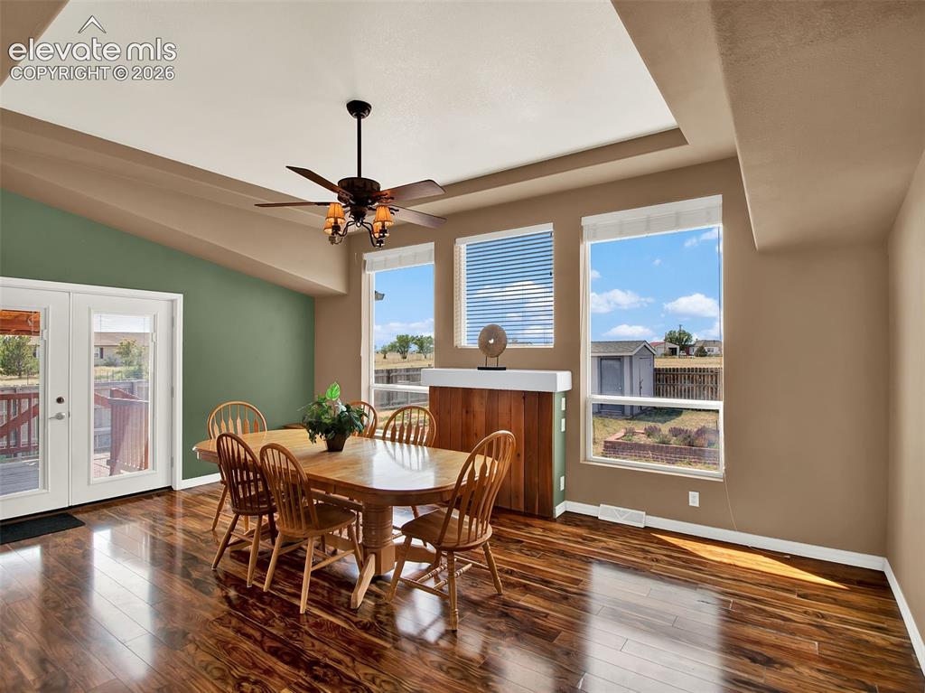 Image 19 of 37: Dining Area
