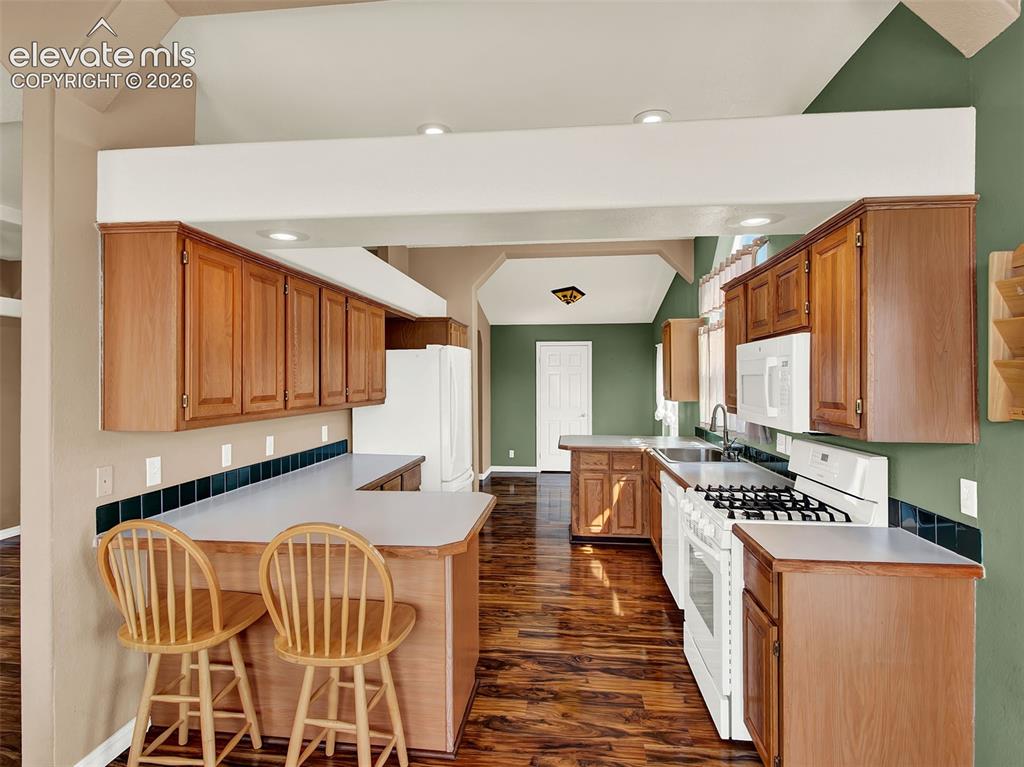 Image 21 of 37: Kitchen