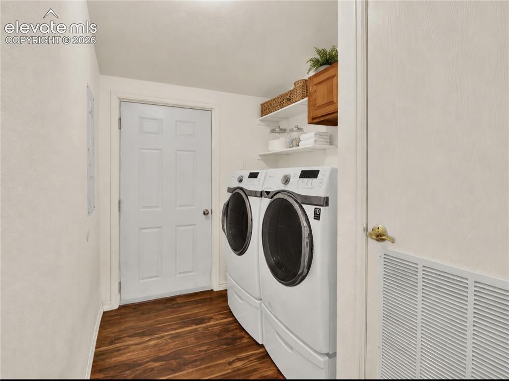 Image 36 of 37: Laundry
