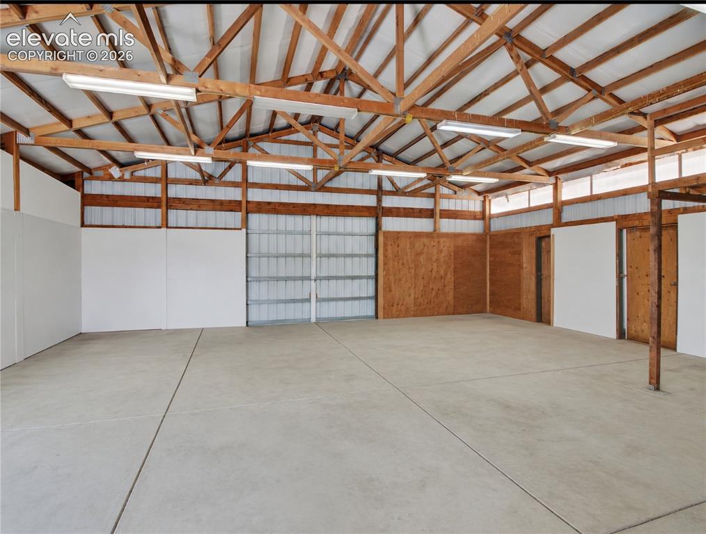 Image 5 of 37: Garage