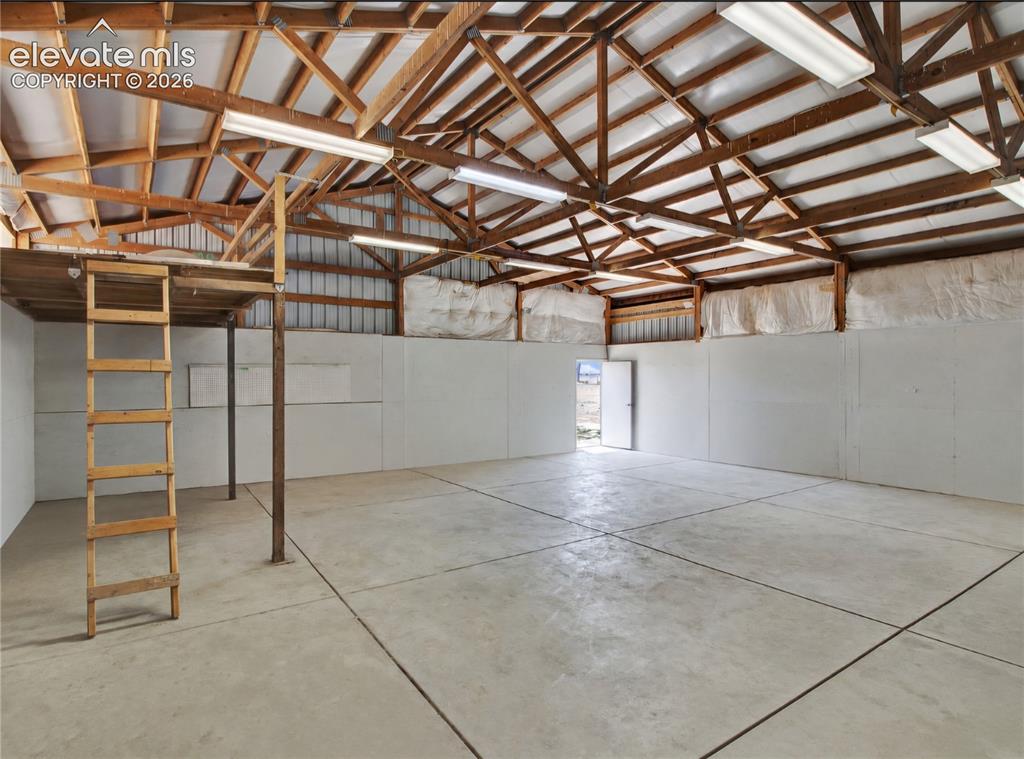 Image 6 of 37: Garage