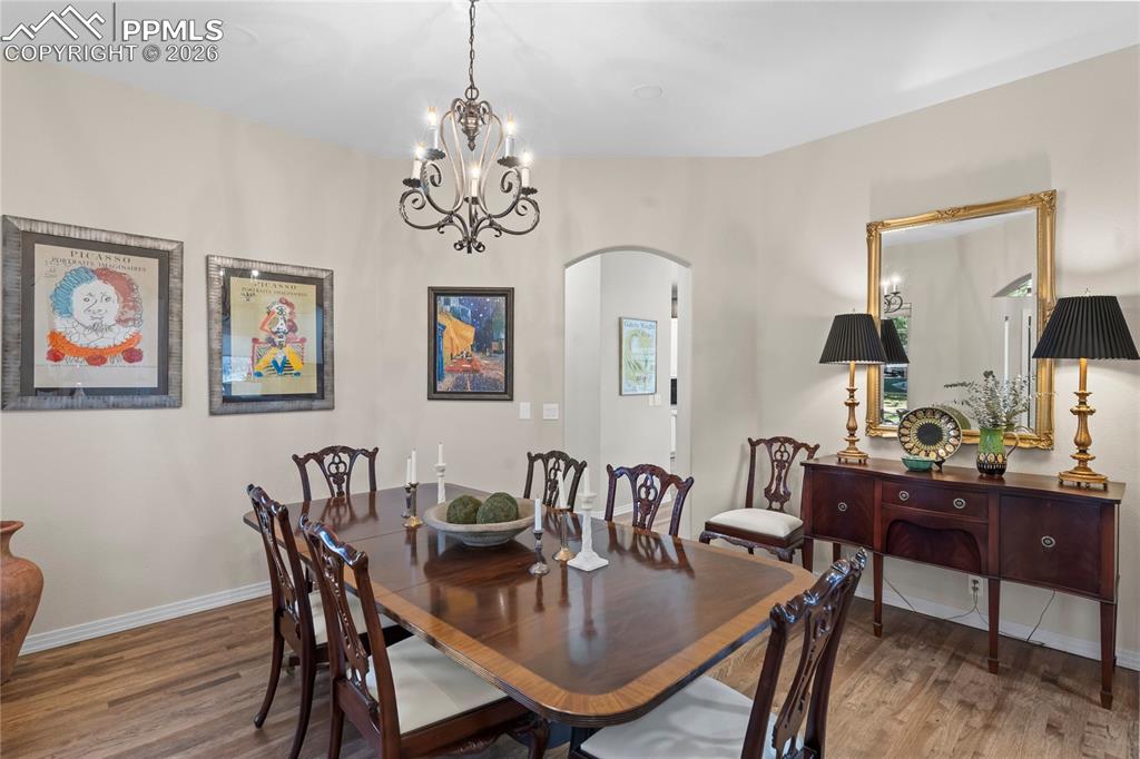 Image 11 of 48: Dining Area