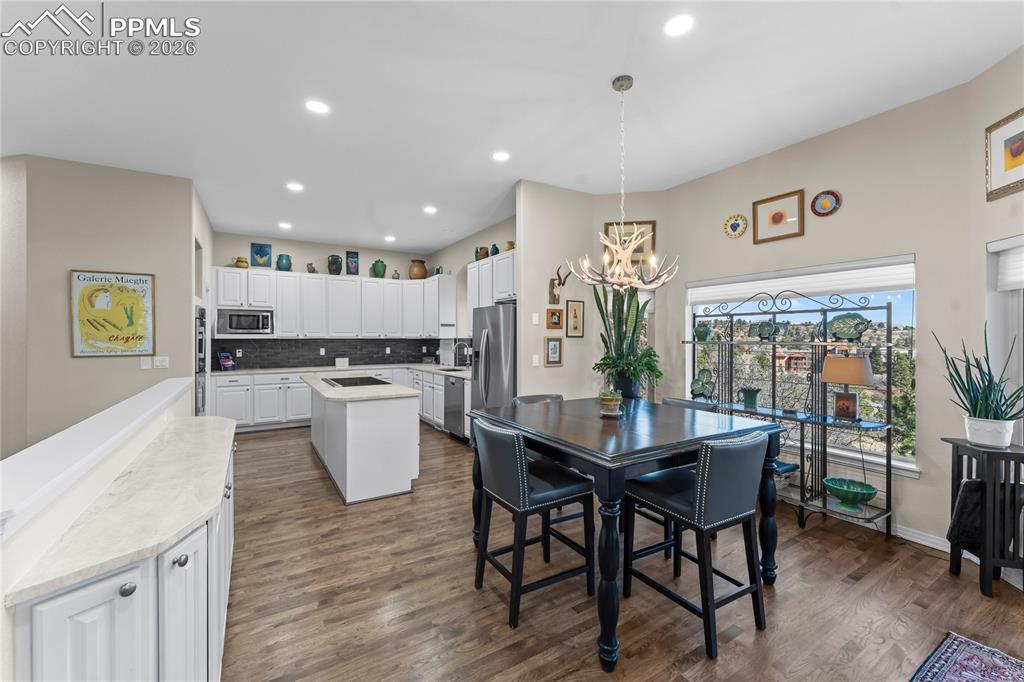 Image 15 of 48: Dining Area