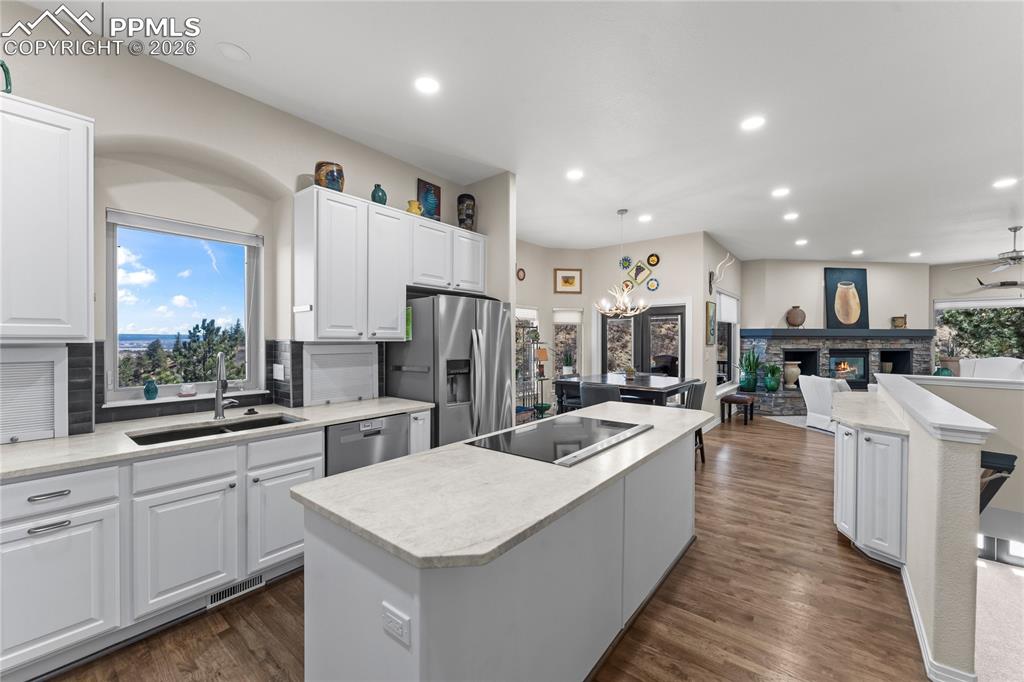 Image 17 of 48: Kitchen