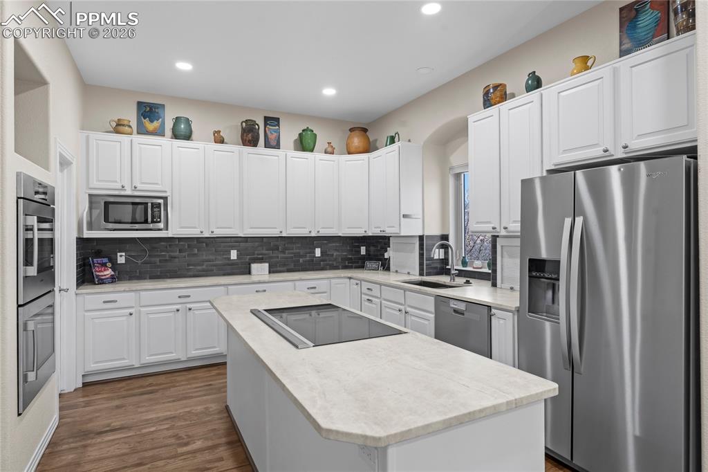 Image 18 of 48: Kitchen