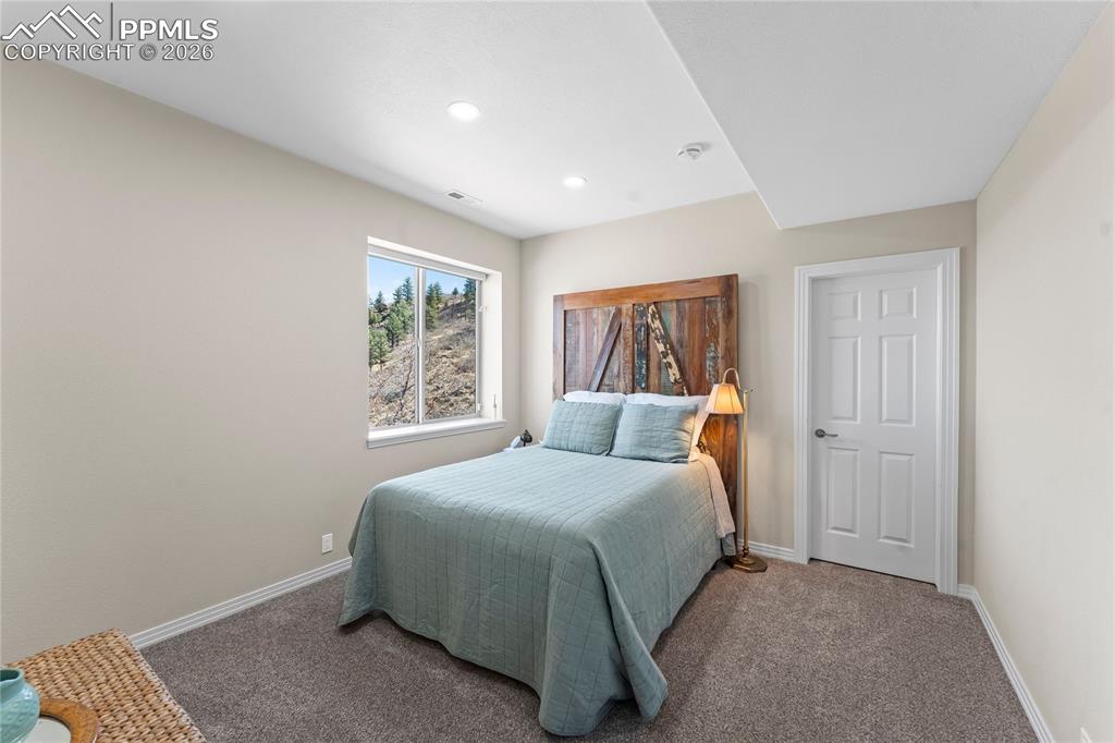 Image 35 of 48: Bedroom