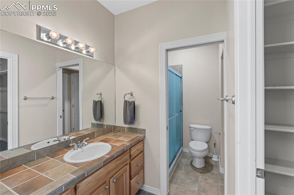 Image 40 of 48: Bathroom