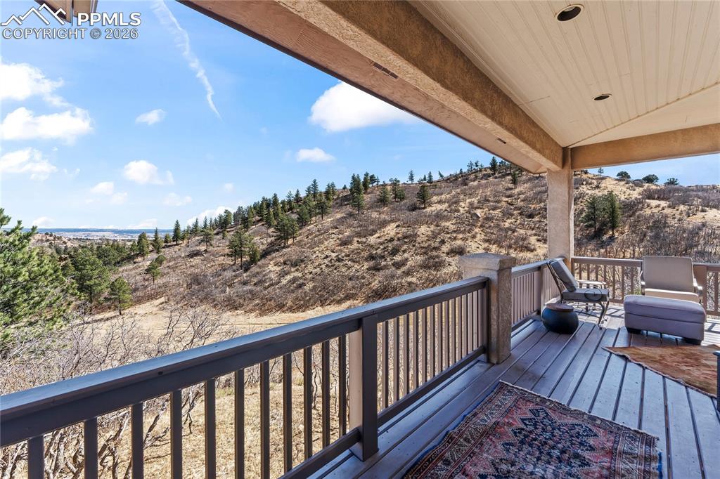 Image 44 of 48: Deck