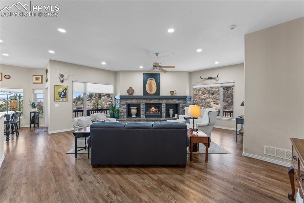 Image 7 of 48: Living Room