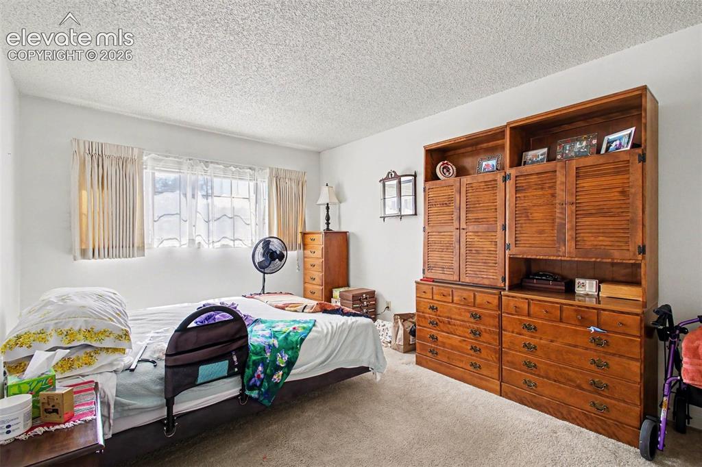 Image 13 of 20: Bedroom