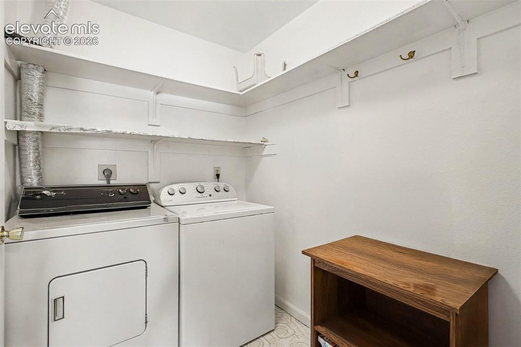 Image 15 of 20: Laundry