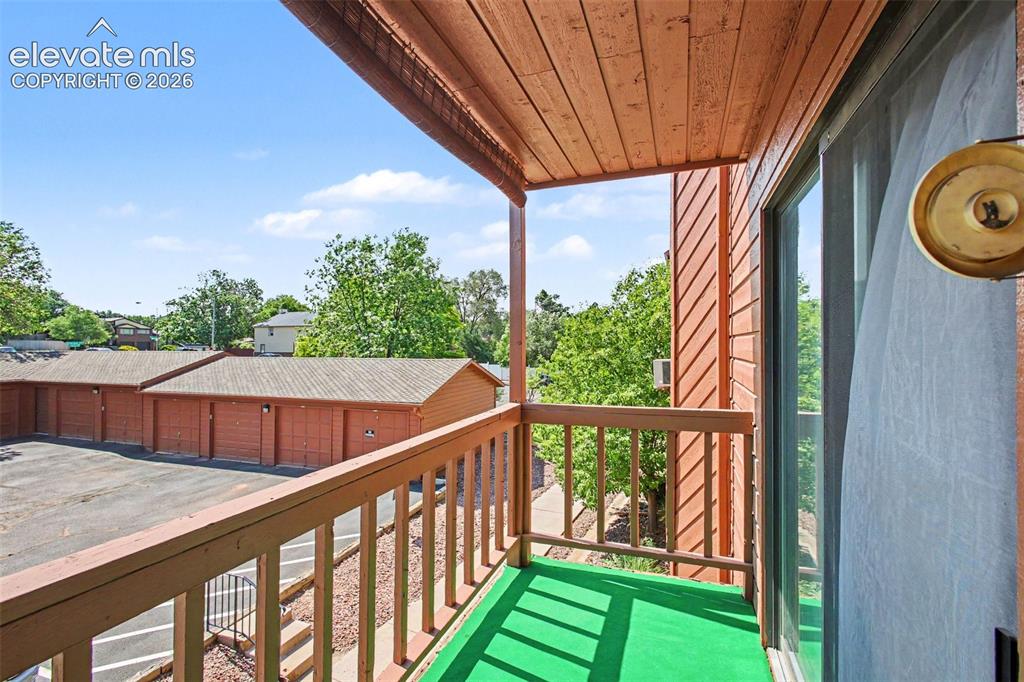 Image 16 of 20: Balcony