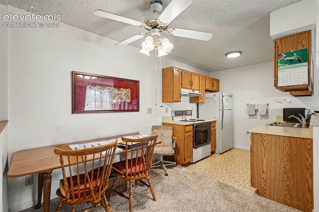 Image 8 of 20: Kitchen