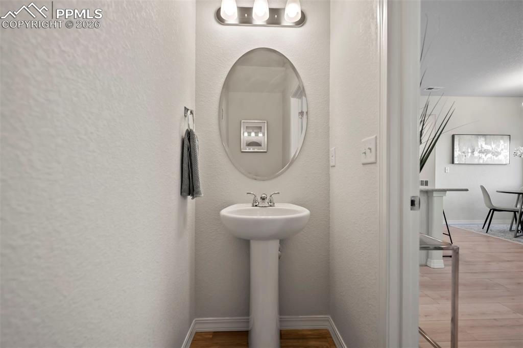 Image 10 of 22: MAIN LEVEL 1/2 BATH