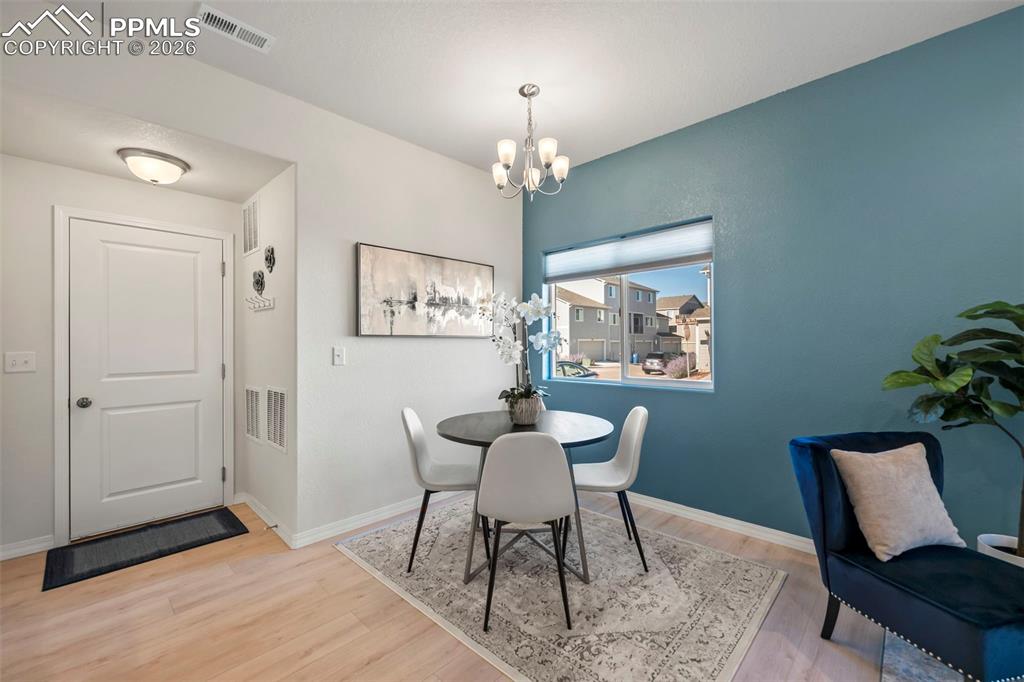 Image 5 of 22: DINING SPACE