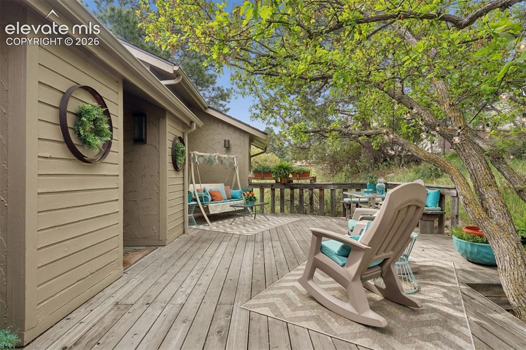 Image 12 of 50: Deck