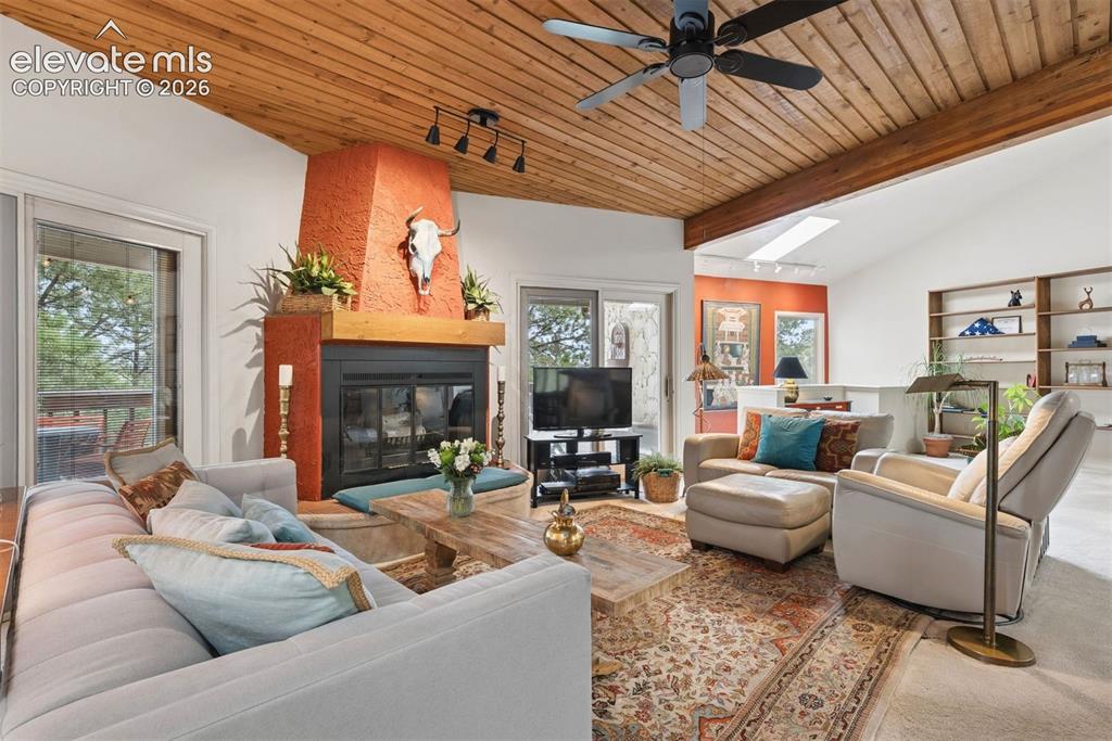 Image 16 of 50: Living Room