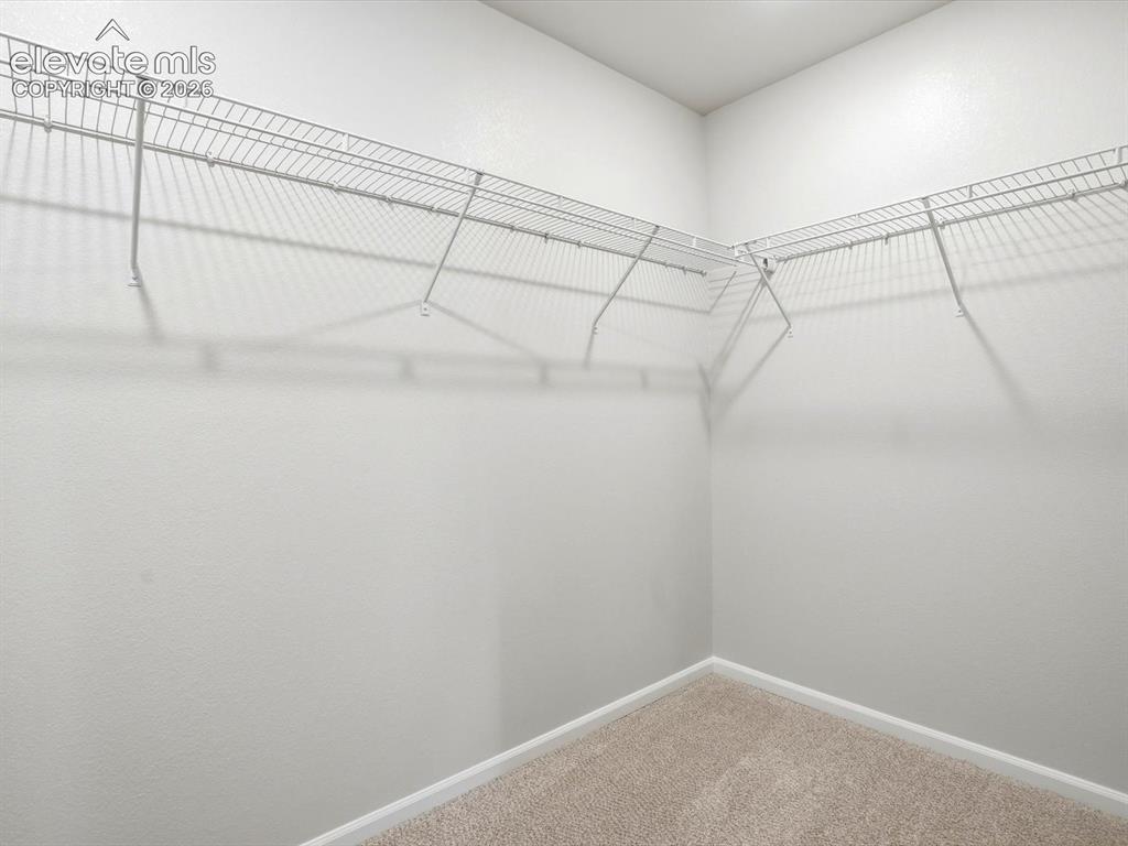 Image 22 of 31: Closet