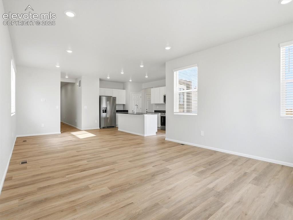 Image 6 of 31: Living Room