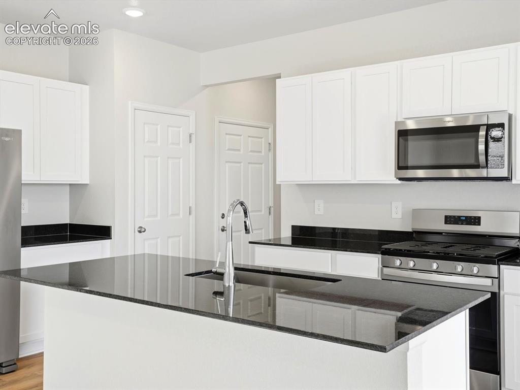 Image 9 of 31: Kitchen