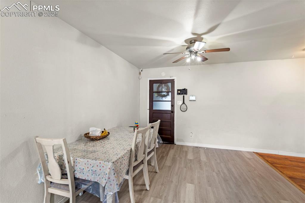 Image 22 of 38: Dining Area