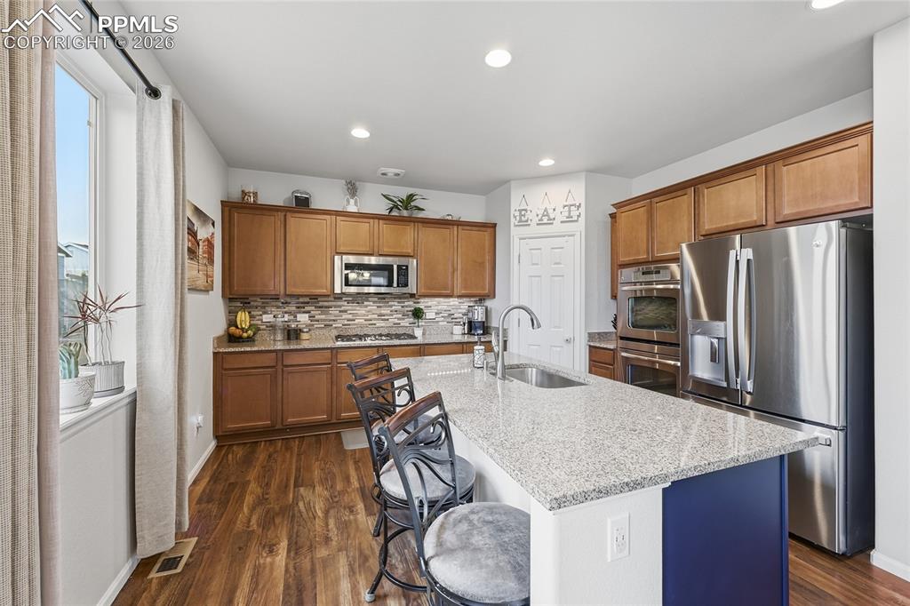 Image 13 of 47: Kitchen