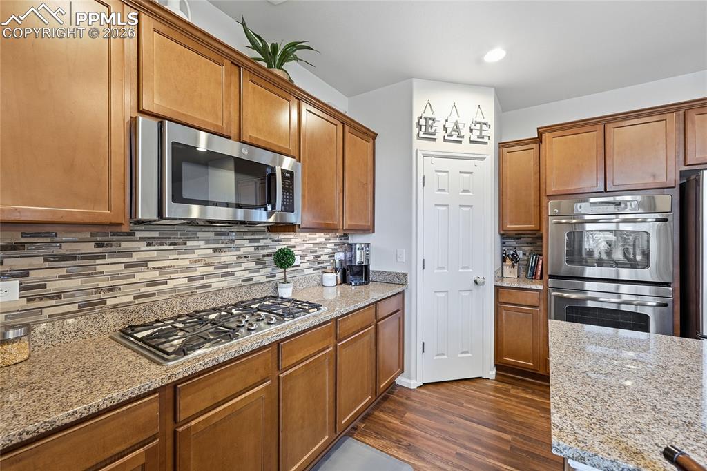 Image 14 of 47: Kitchen