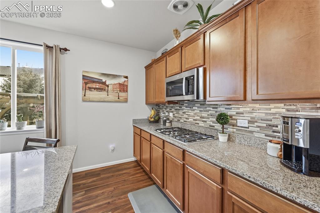 Image 16 of 47: Kitchen