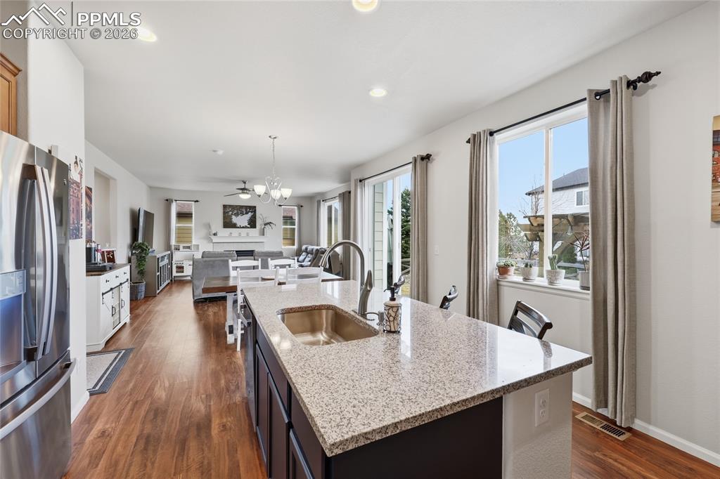 Image 17 of 47: Kitchen