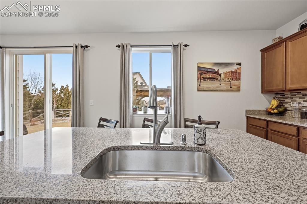 Image 19 of 47: Kitchen