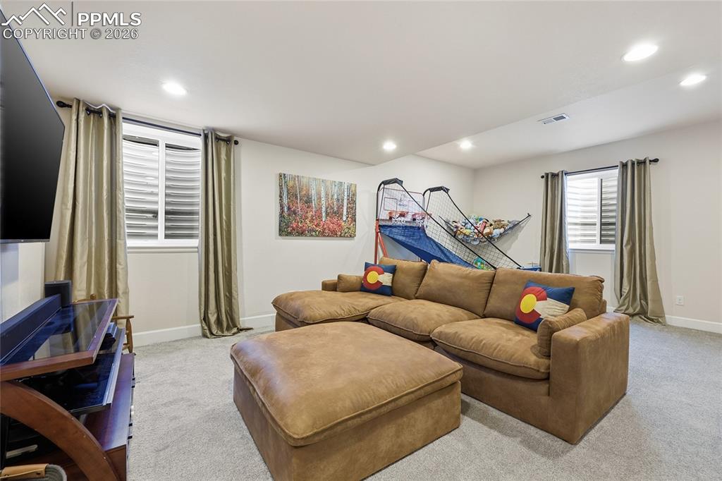 Image 29 of 47: Living Room