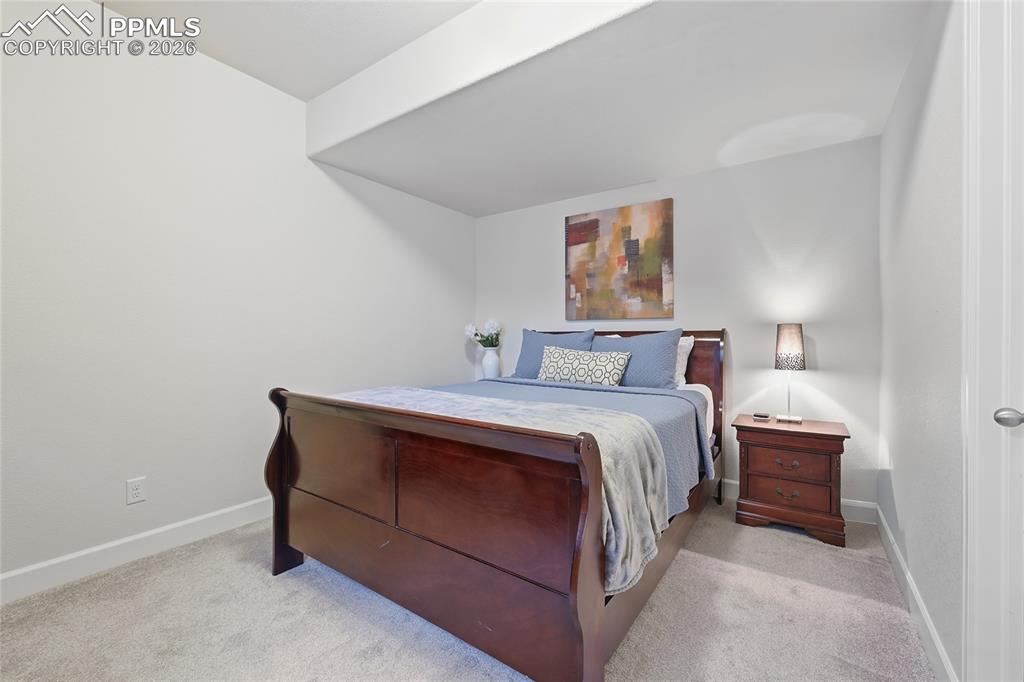 Image 31 of 47: Bedroom