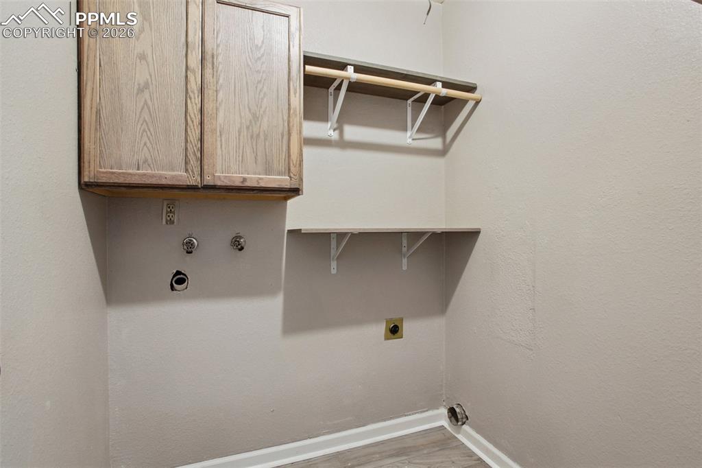 Image 17 of 27: Laundry