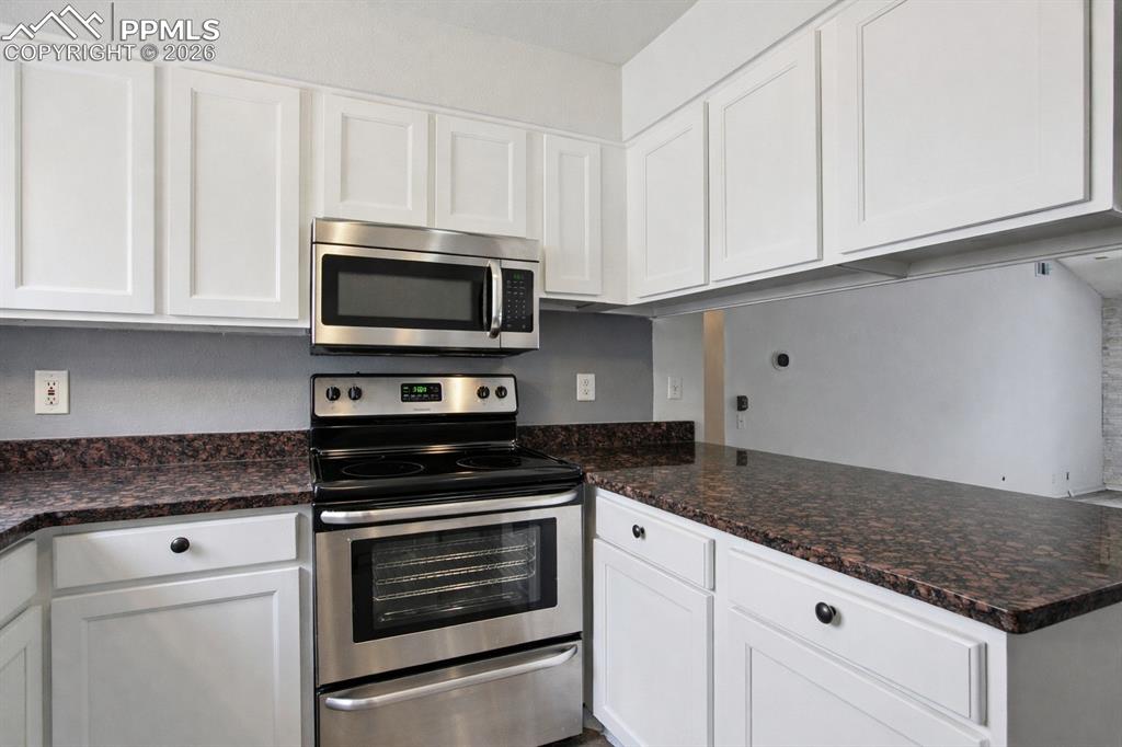 Image 6 of 27: Kitchen