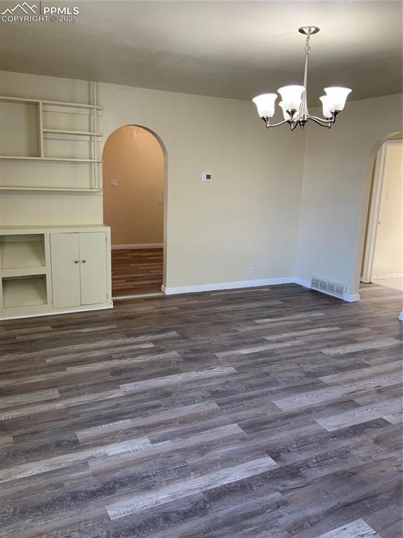 Image 10 of 39: Dining Area