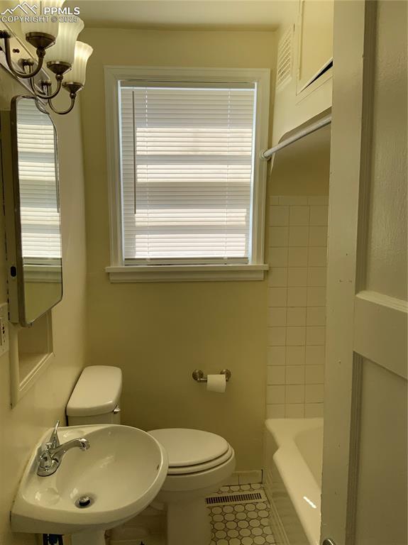 Image 24 of 39: Bathroom 2