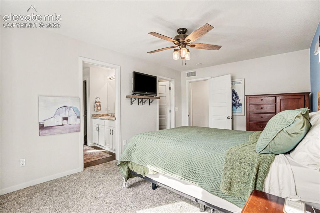 Image 10 of 21: Bedroom