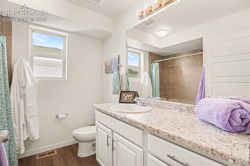 Image 13 of 21: Bathroom