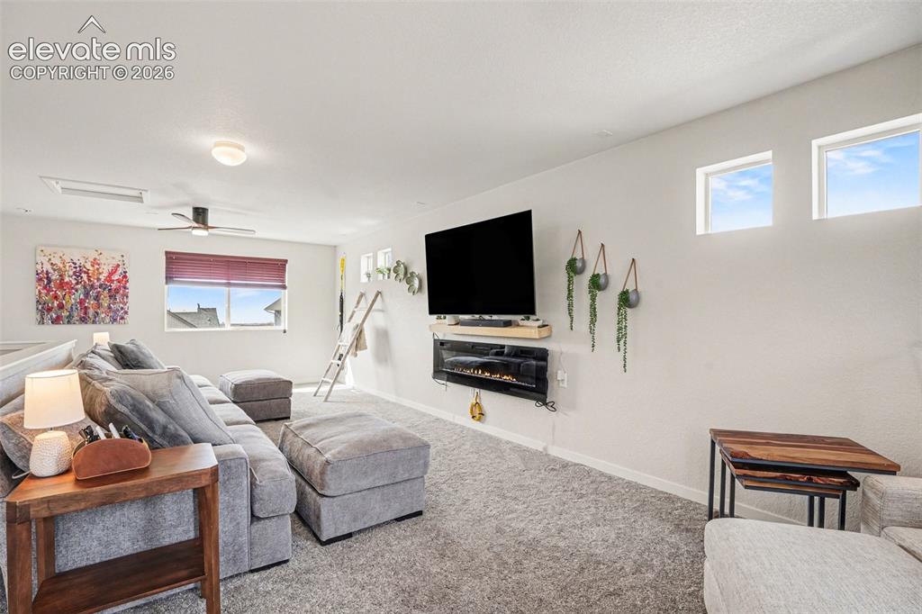 Image 15 of 21: Living Room