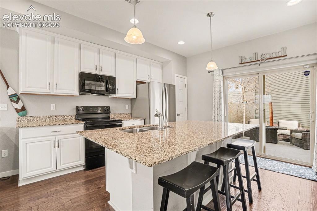 Image 5 of 21: Kitchen